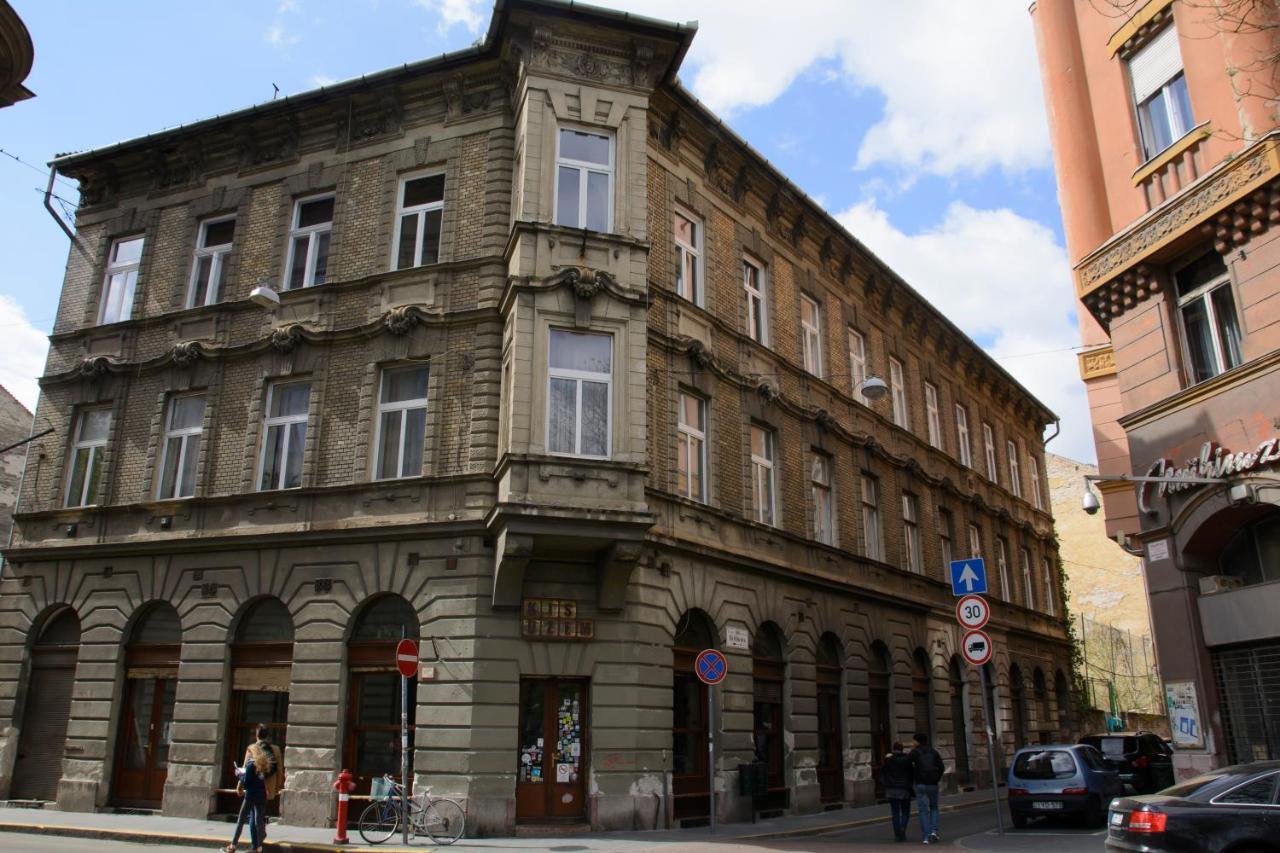W-Tree Loft Style Apartment Budapest Bagian luar foto